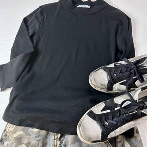 ZARA LONG SLEEVE CREW NECK BLACK TEE